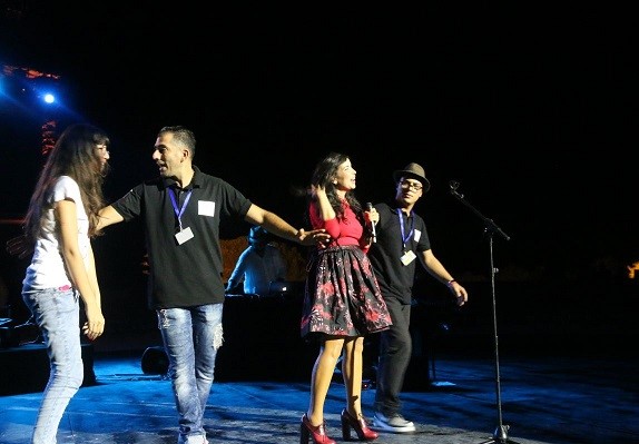 مهرجان الحمامات : الوزير يتحوّل إلى " مدير " وأبناء الشخصيات والوزراء يستولون على مقاعد الصحفيين !